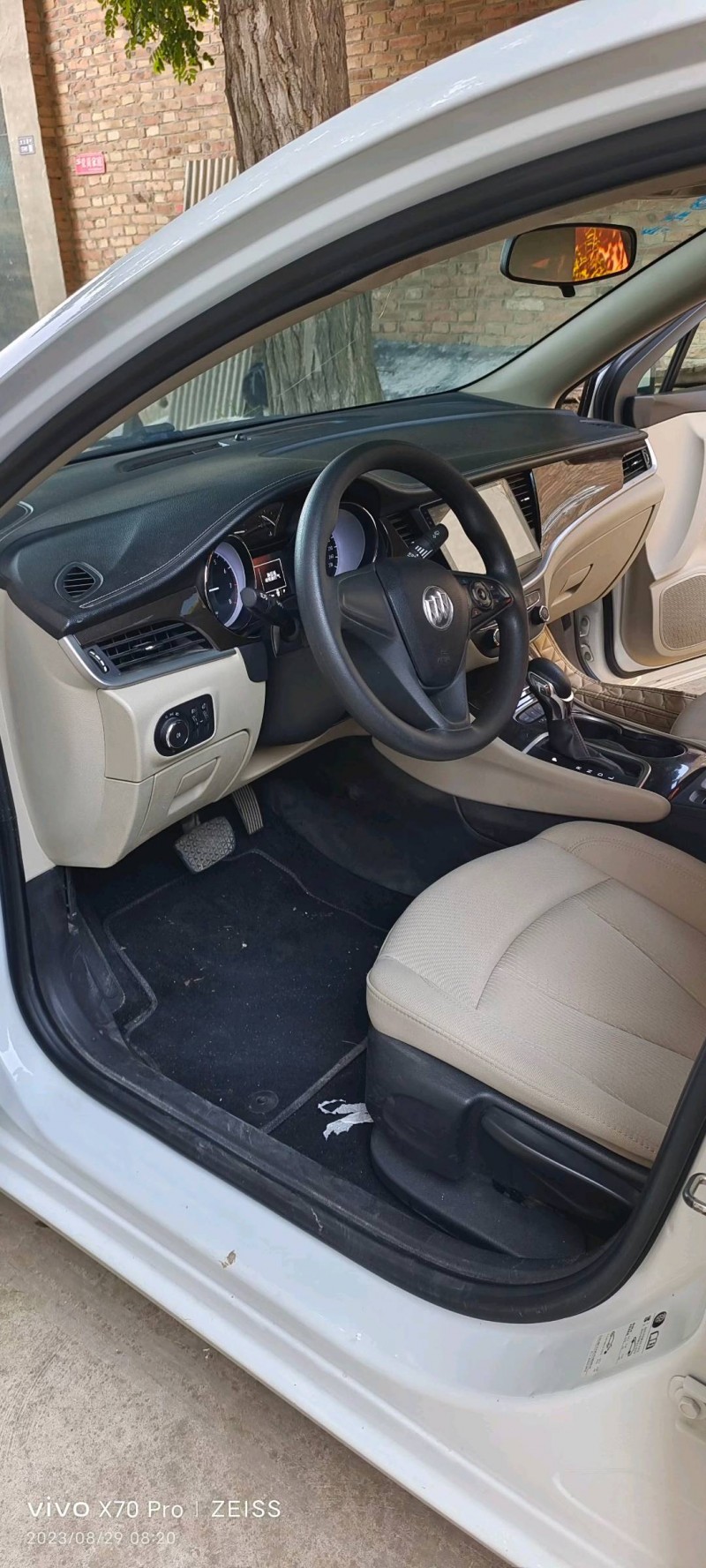 邢台17年别克威朗8