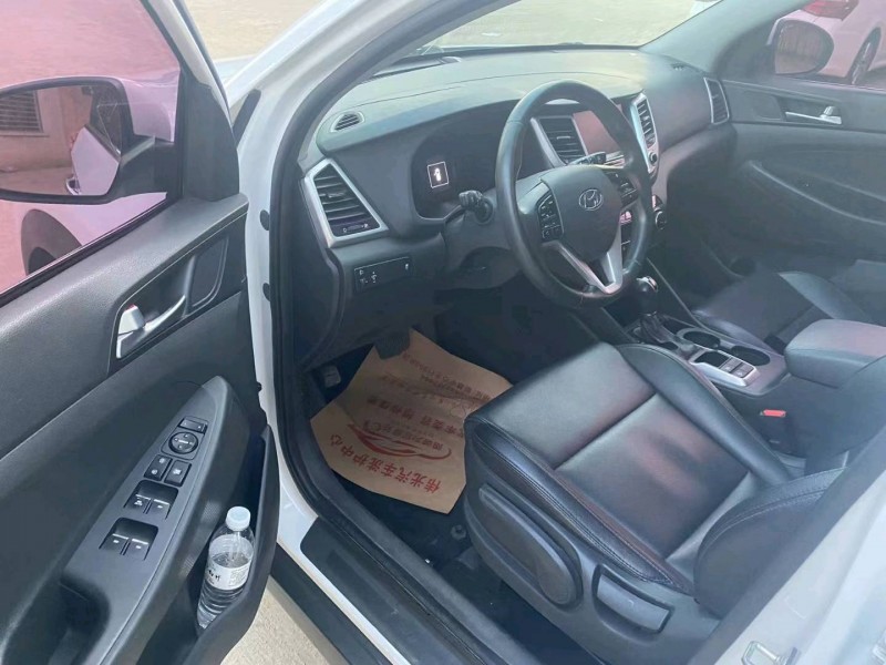 保定17年现代途胜7