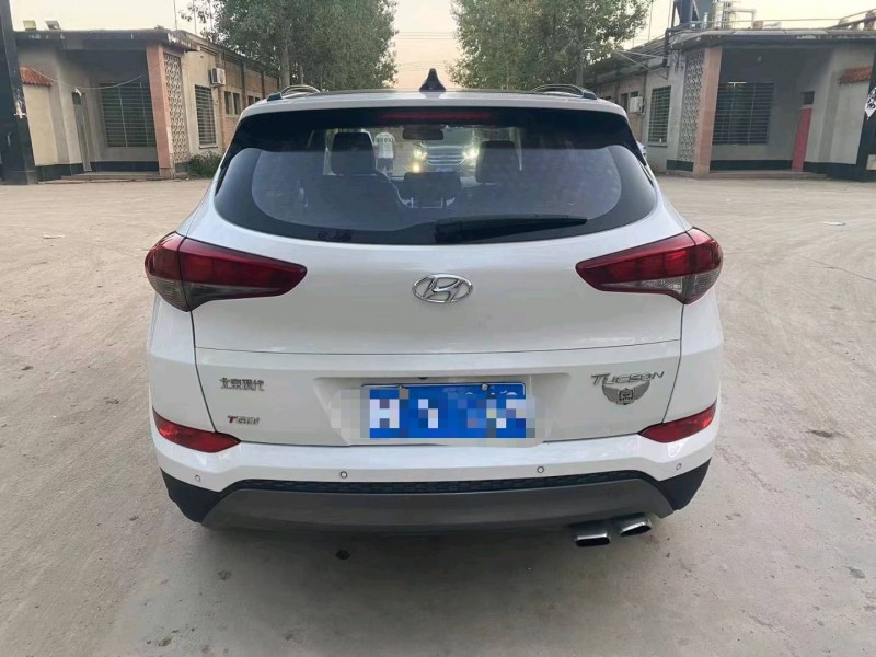 保定17年现代途胜8