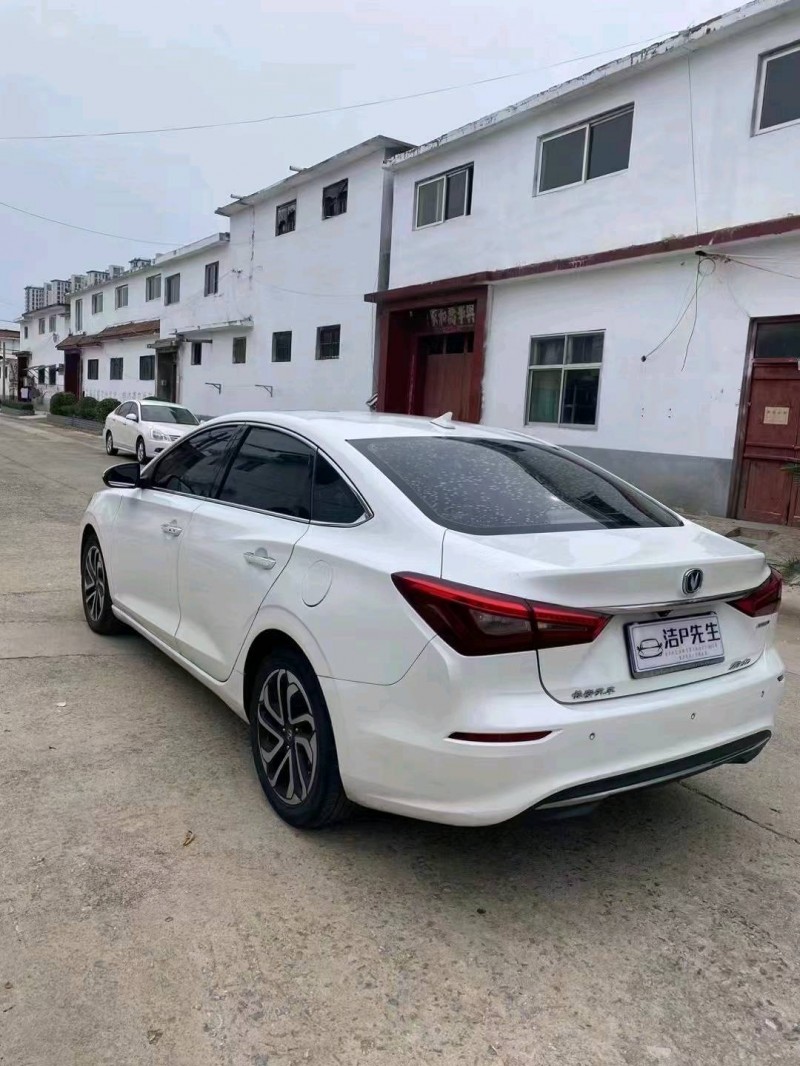 枣庄18年长安汽车逸动8