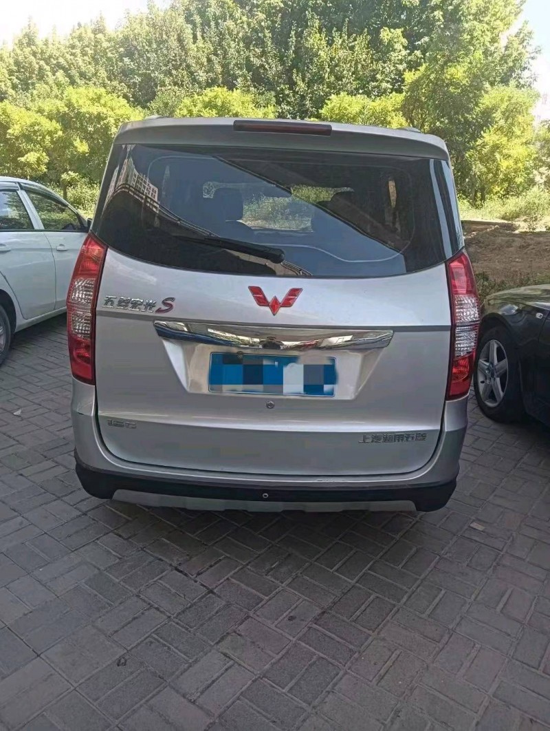 梧州14年五菱汽車宏光4