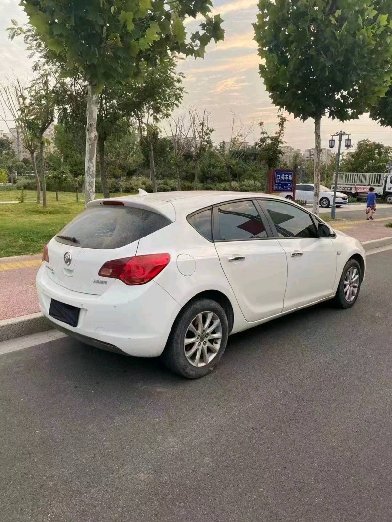 枣庄15年别克英朗5