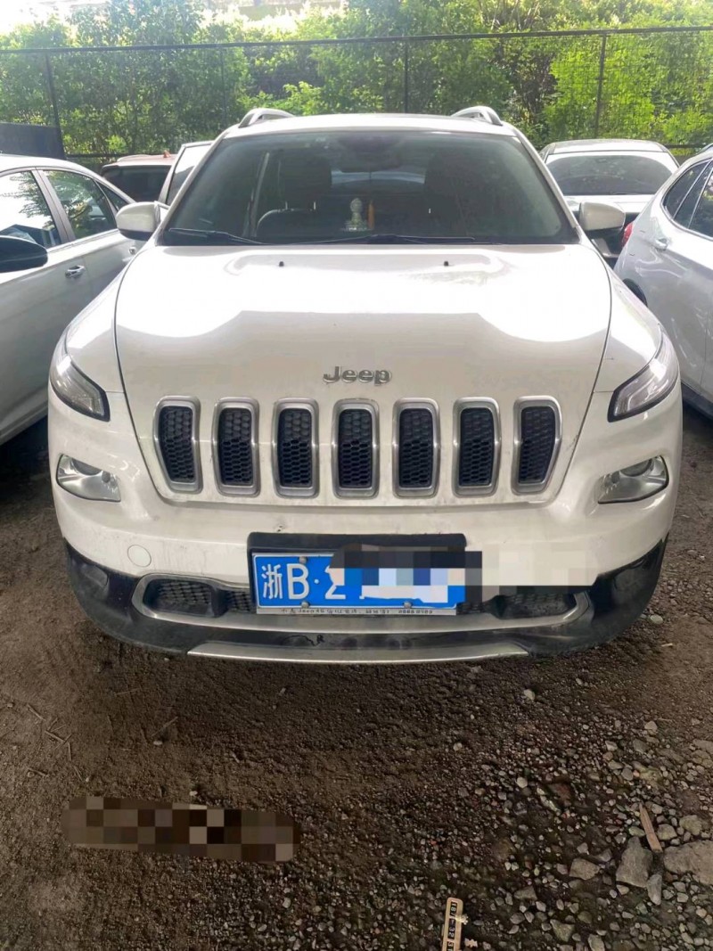 嘉兴18年Jeep自由光1