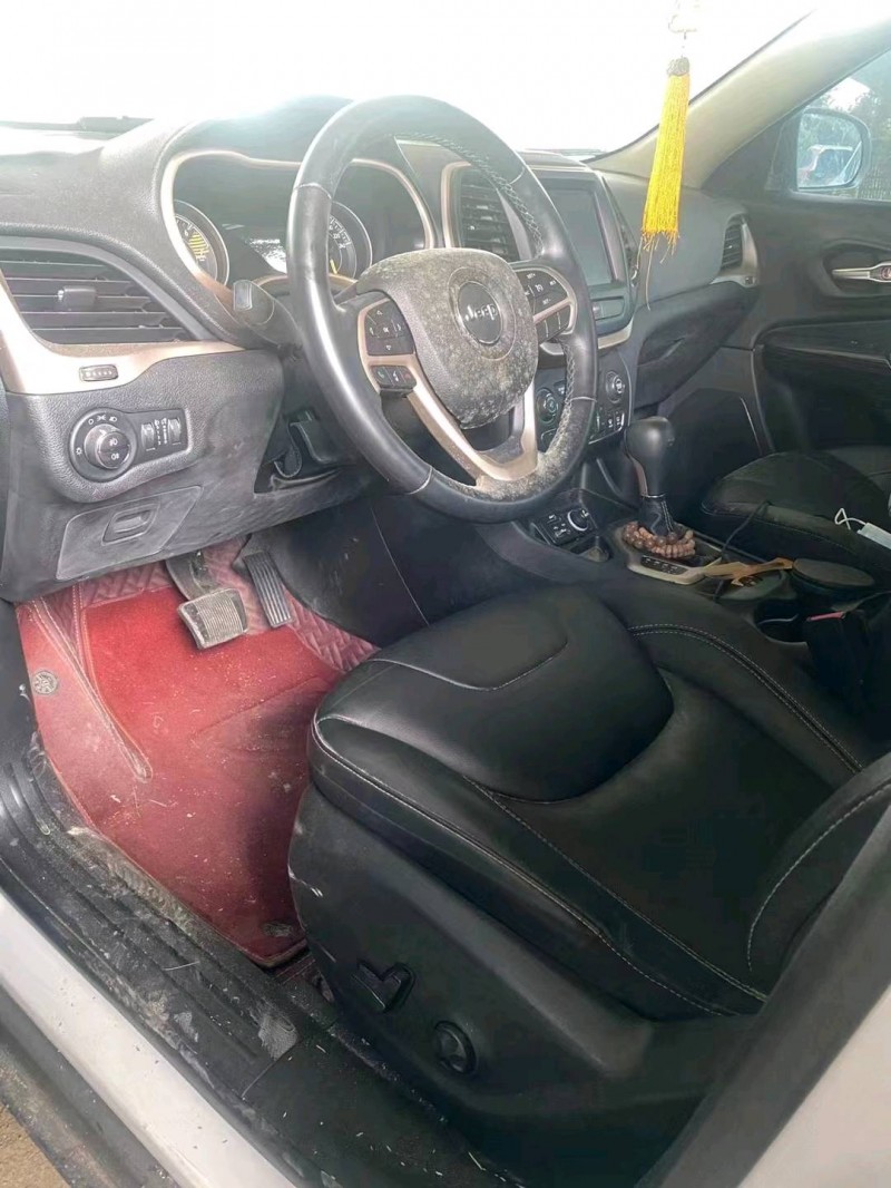 嘉兴18年Jeep自由光4