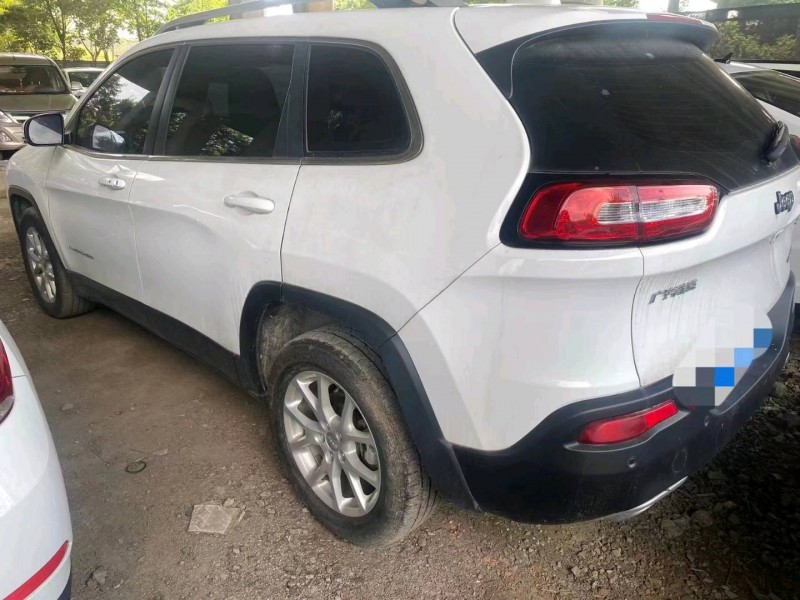 嘉兴18年Jeep自由光5