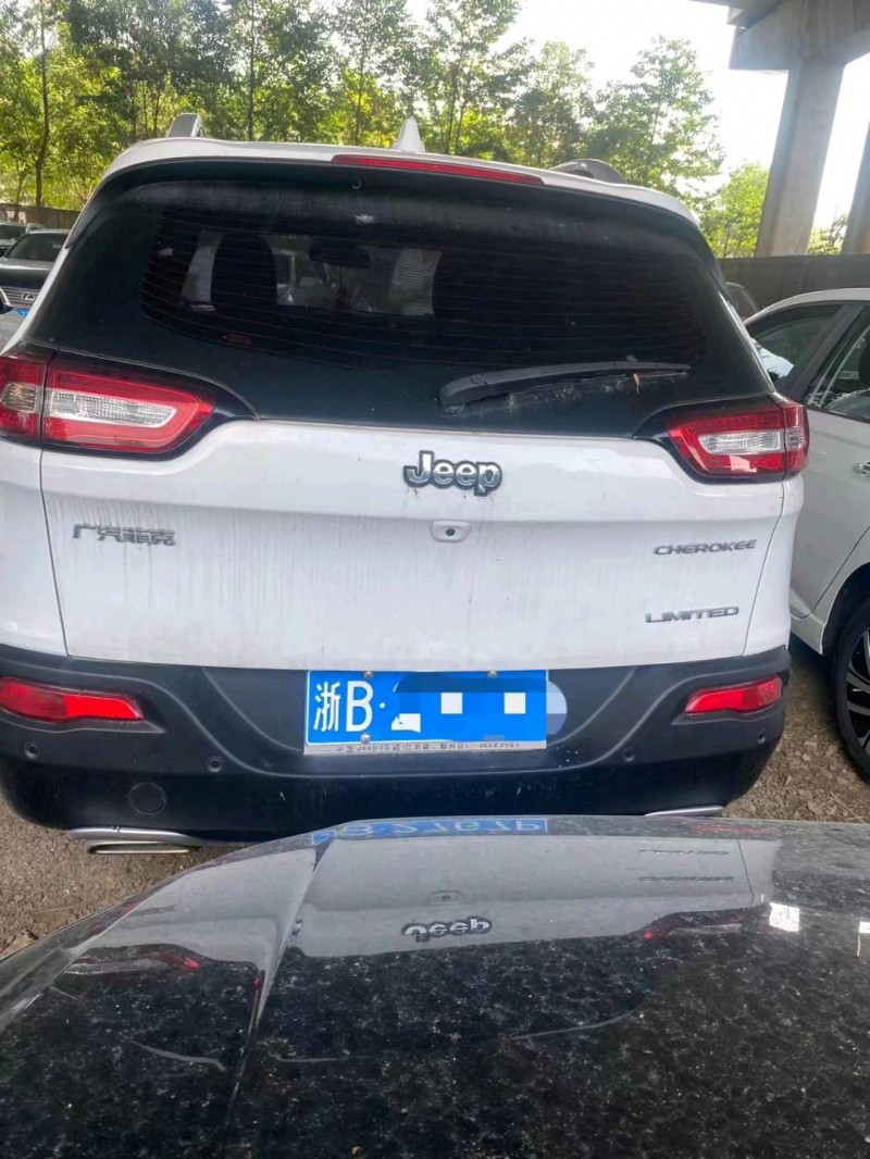 嘉兴18年Jeep自由光6