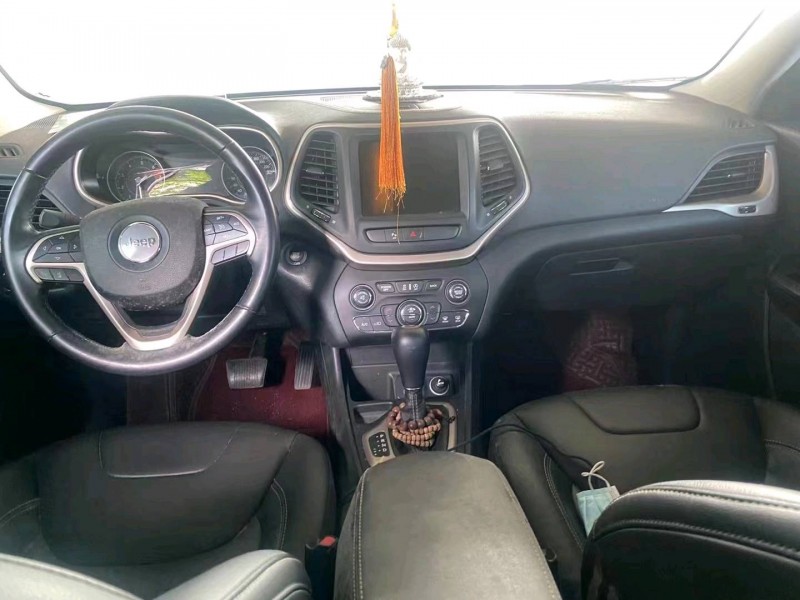 嘉兴18年Jeep自由光8