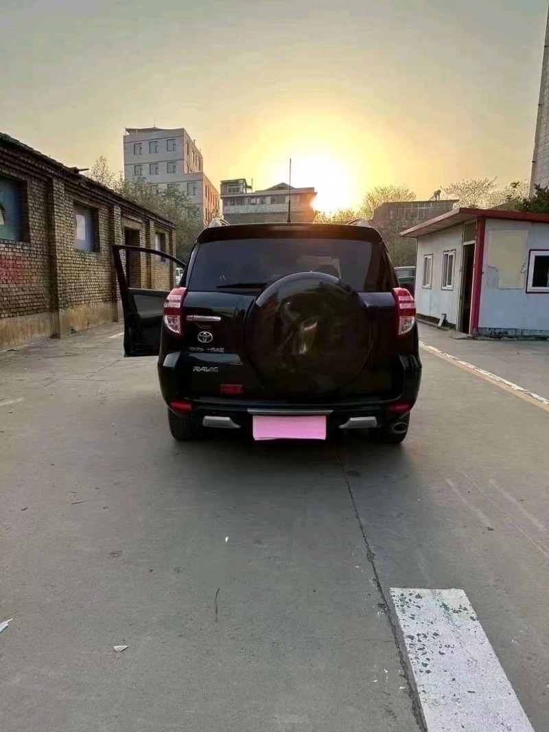 邯郸13年丰田RAV48
