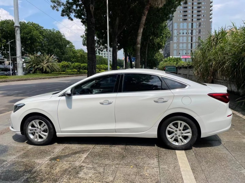 东莞20年长安汽车逸动7