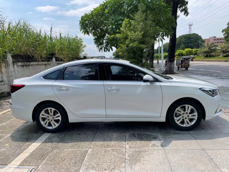 东莞20年长安汽车逸动8