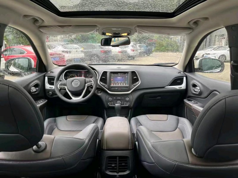 东莞21年Jeep自由光4