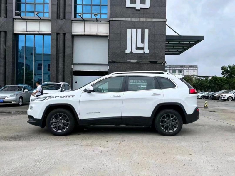 东莞21年Jeep自由光7