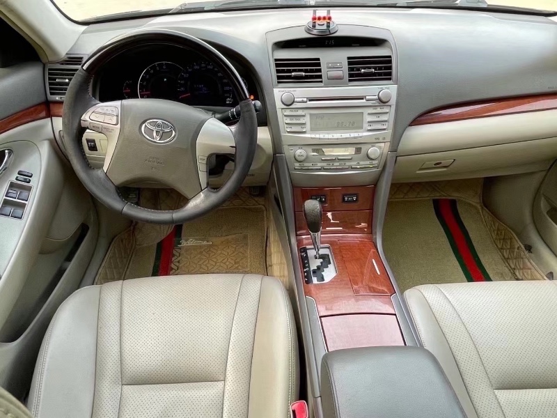 济南14年丰田凯美瑞3