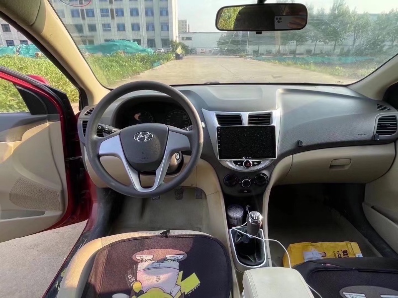 济南13年现代瑞纳8