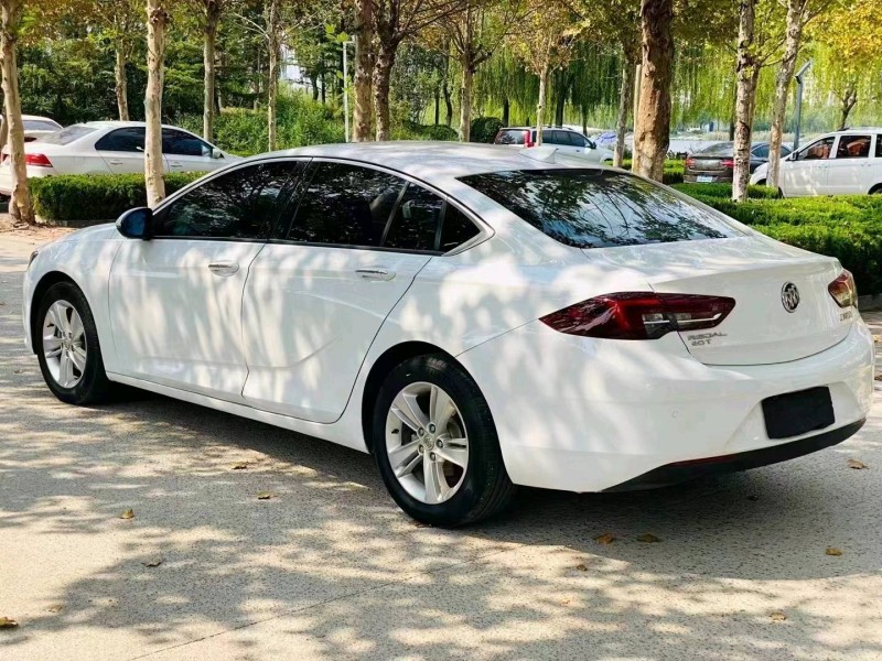 枣庄18年别克君威5