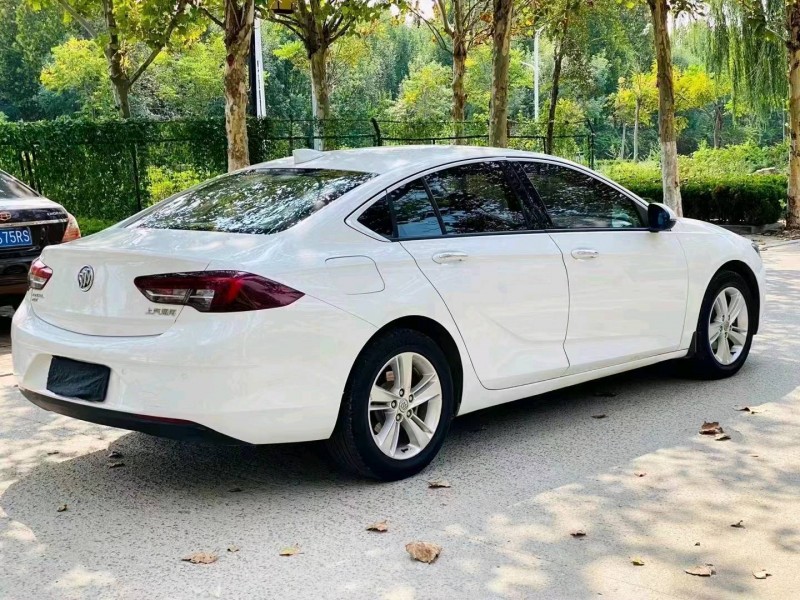 枣庄18年别克君威6