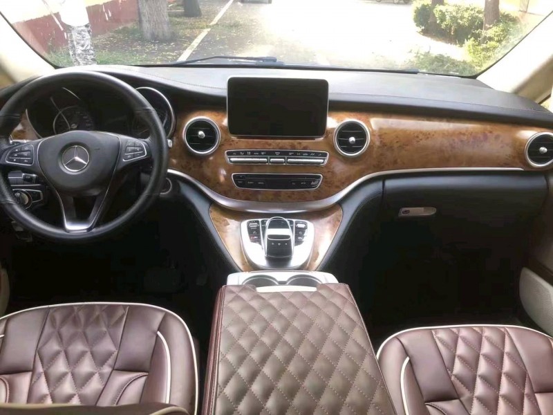 济南18年奔驰威霆8