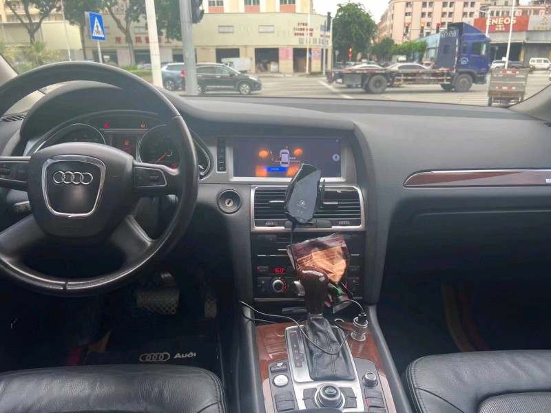 广州10年奥迪Q76