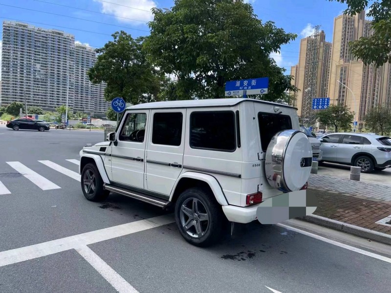 广州17年奔驰G8