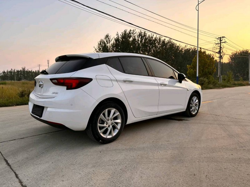 徐州17年别克威朗8