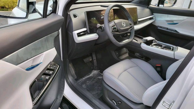 邯郸23年长安汽车UNI-T6