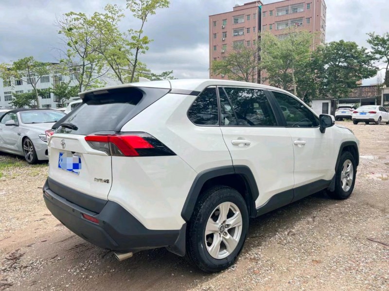 广州20年丰田RAV4荣放8