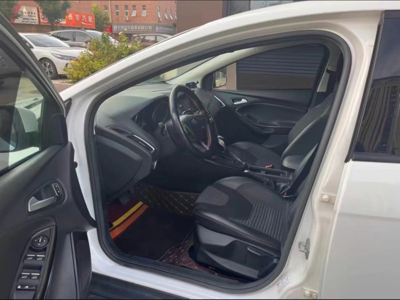 济南16年福特福克斯7