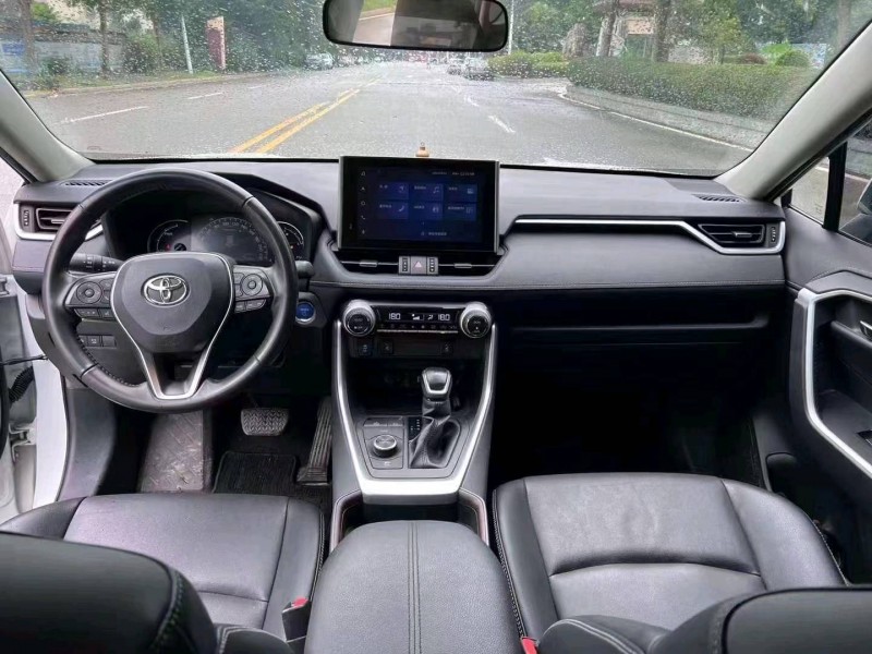 汕头21年丰田RAV4荣放8