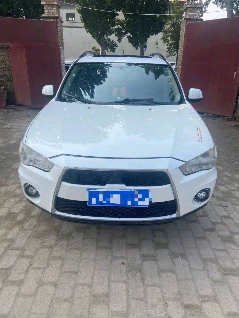 保定11年三菱欧蓝德1