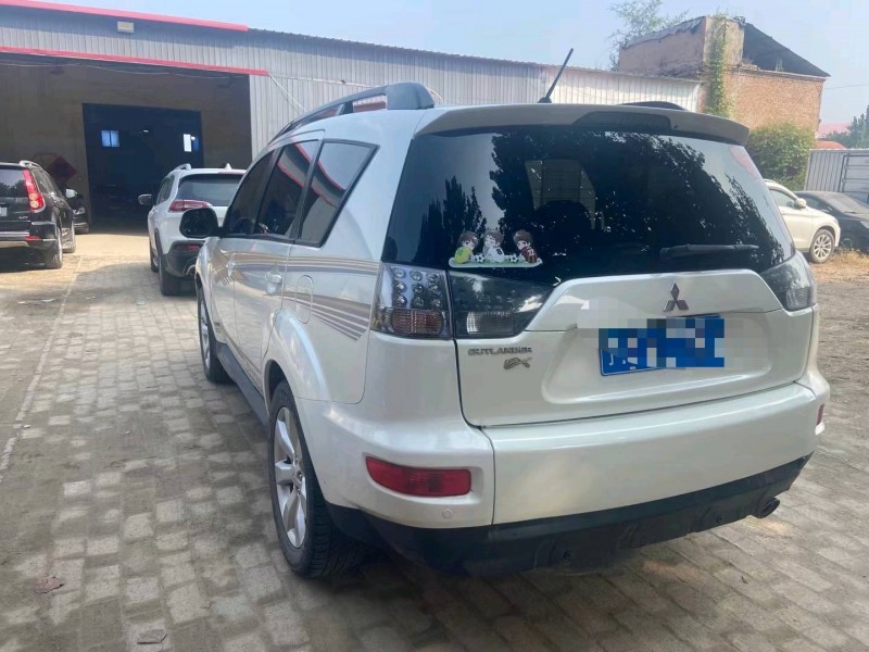 保定11年三菱欧蓝德8