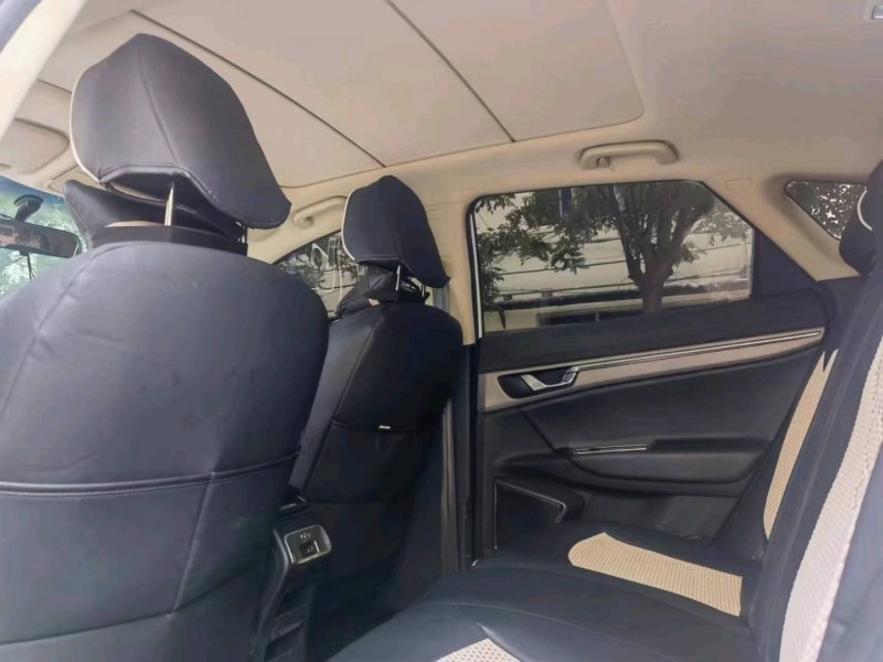 保定16年吉利帝豪GS8