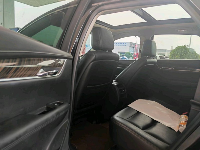 保定16年凯迪拉克XT58