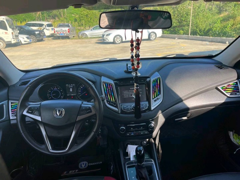 重庆17年长安汽车逸动4