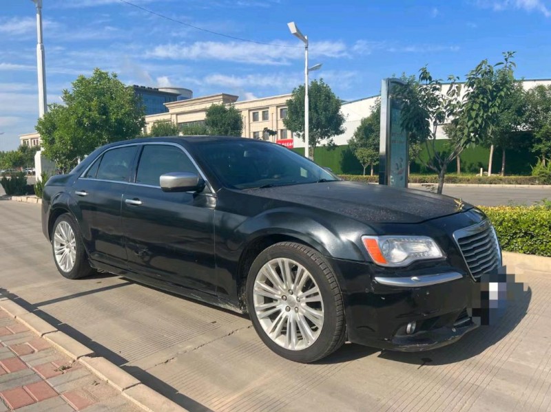 保定13年克莱斯勒300C3