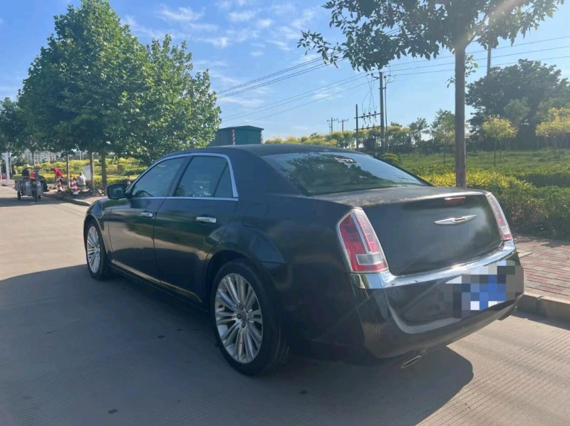 保定13年克莱斯勒300C4