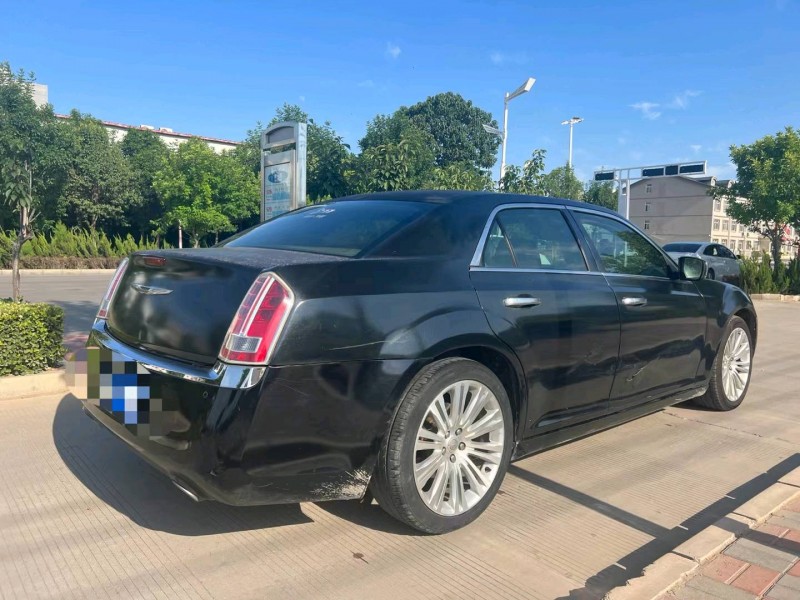 保定13年克莱斯勒300C5