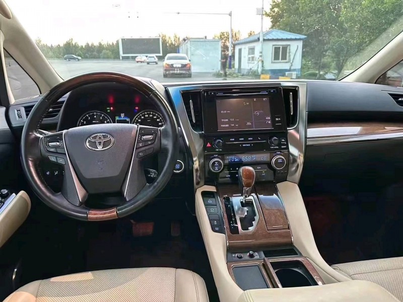 保定17年丰田埃尔法6