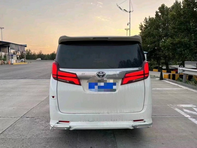 保定17年丰田埃尔法8