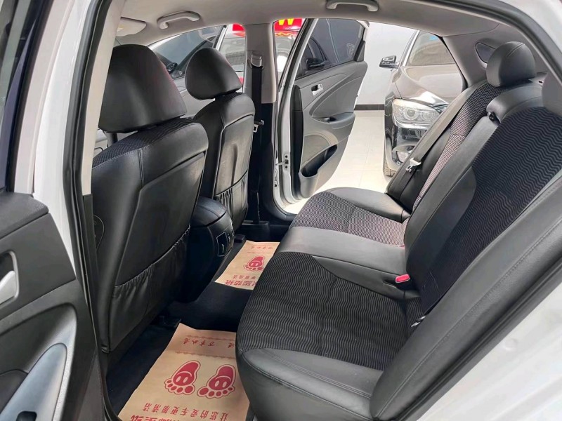 保定13年现代索纳塔八5