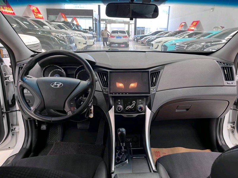 保定13年现代索纳塔八7