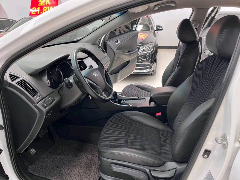 保定13年现代索纳塔八8