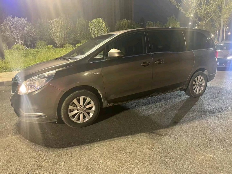 青岛18年别克GL82