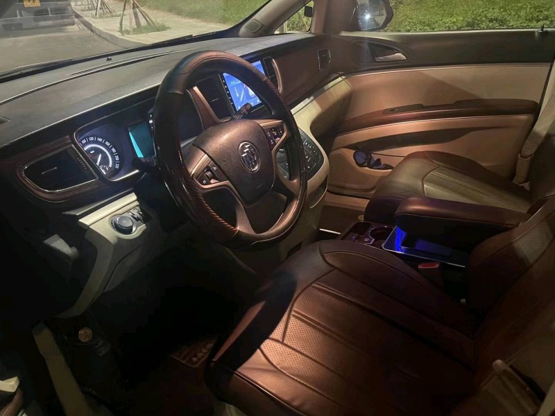 青岛18年别克GL84