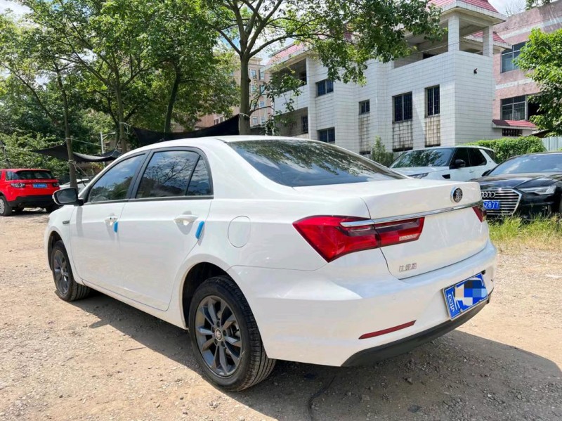 广州21年比亚迪秦8