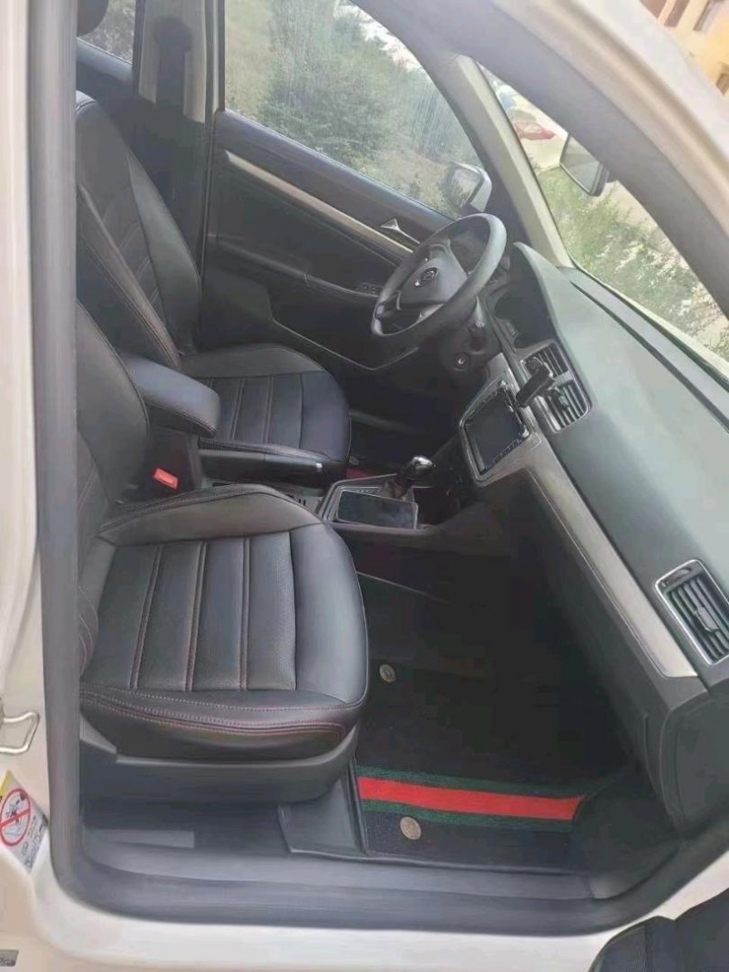 济南16年大众朗逸7