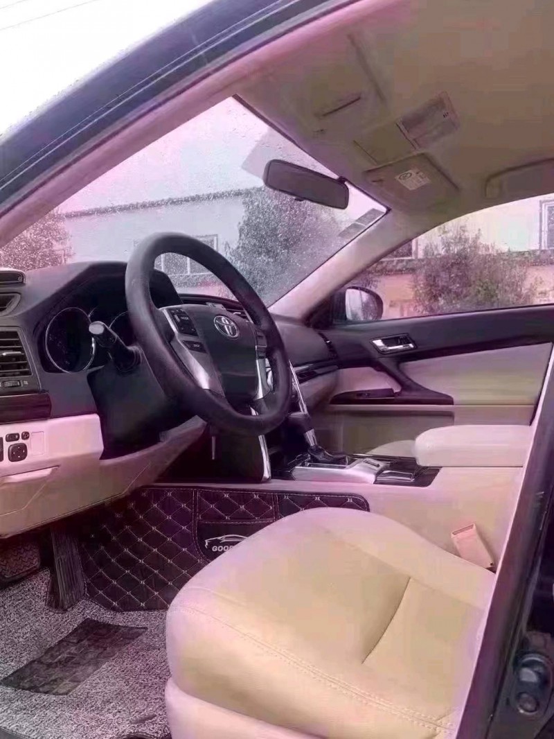 济南12年丰田锐志7