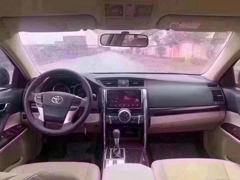 济南12年丰田锐志8