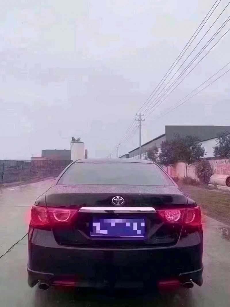 济南12年丰田锐志9