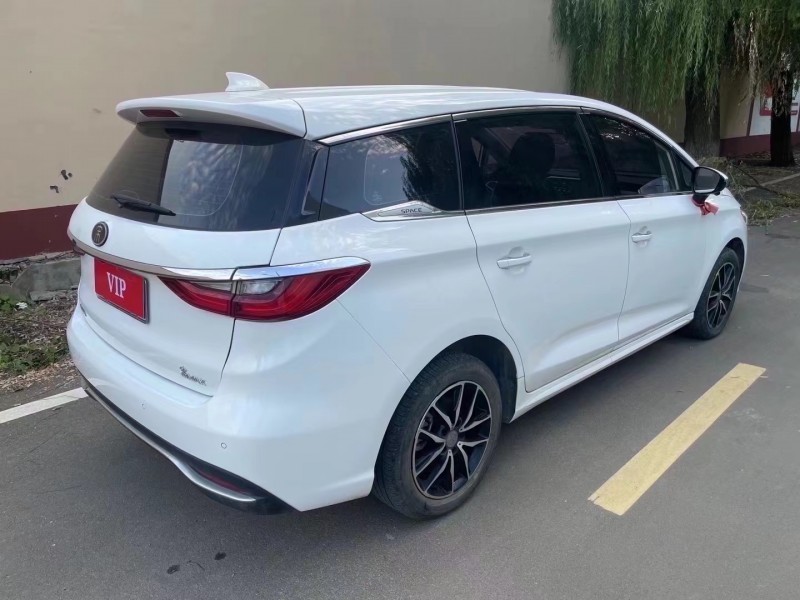 青岛19年比亚迪宋4