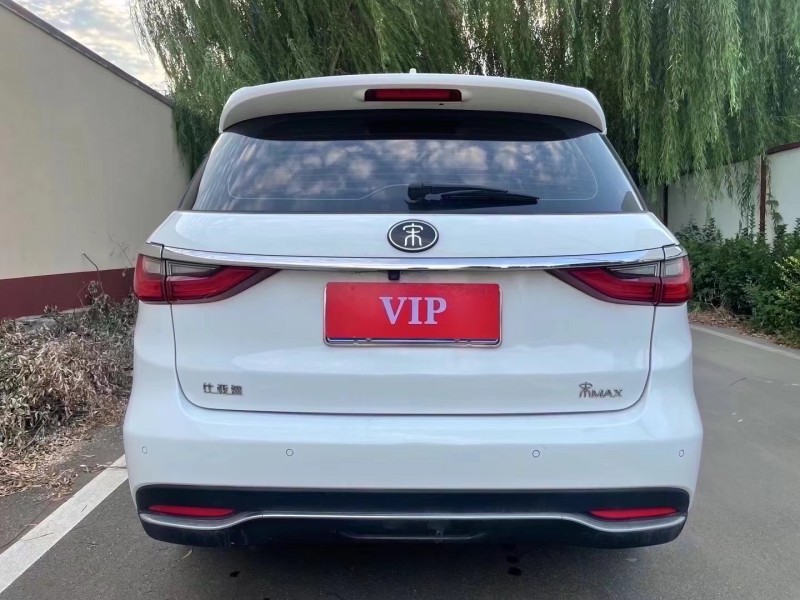 青岛19年比亚迪宋9